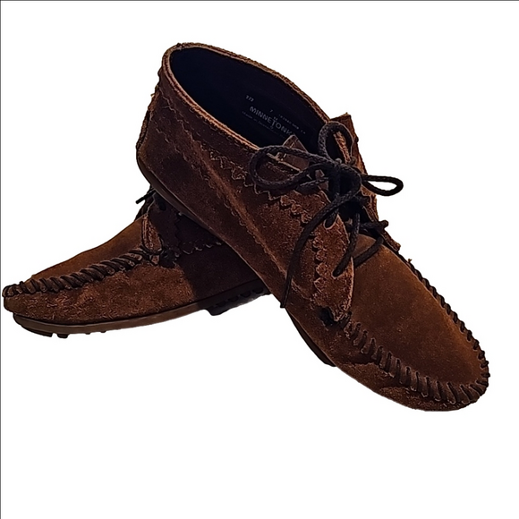 Minnitonka Shoes - Minnetonka suede lace up moccasins womans size 7 good condition